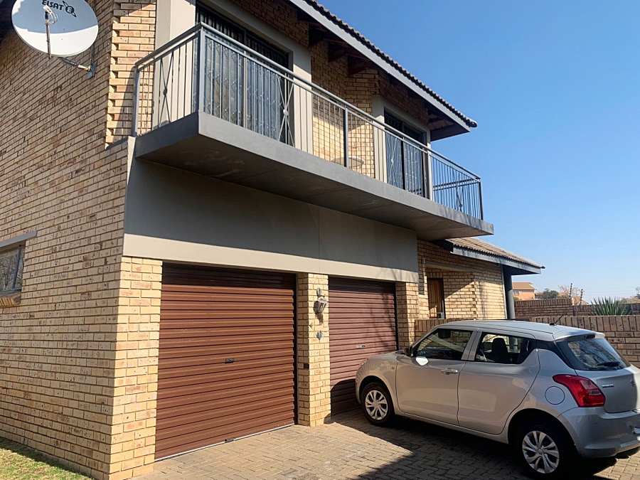 To Let 3 Bedroom Property for Rent in Langenhovenpark Free State